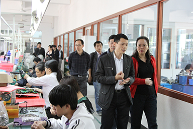 福建省委統(tǒng)戰(zhàn)部副部長、省工商聯(lián)黨組書記王玲視察虹潤公司